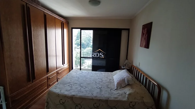Imagem Vende apartamento de 76m² com 2 dormitórios sendo 1 suíte e com 2 vagas de garagem. Com vista livre.