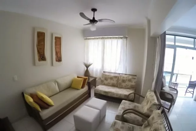 Imagem Pitangueiras - Uma quadra do mar - Totalmente reformado e decorado - Garagem no prédio - Serviço de praia.