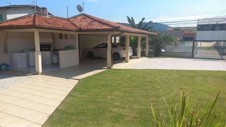 Imagem Casa Para Locação, 3 Dormitórios, 3 Vagas , 188m2 , Areias, São José/SC