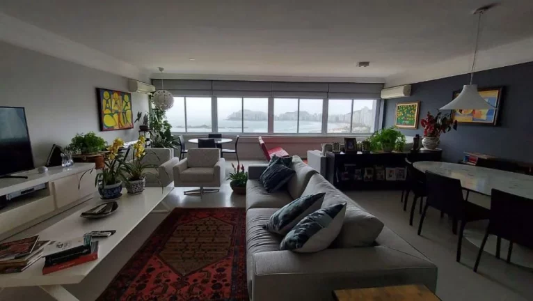 Imagem PITANGUEIRAS - FRENTE TOTAL AO MAR C/ MARAVILHOSA VISTA DA PRAIA DE PITANGUEIRAS E ASTÚRIAS, REFORMADO E DECORADO, 280 M² ÚTEIS, 02 VAGAS DE GARAGEM