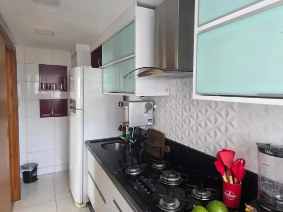 Imagem Vende apartamento de 2 quartos com 70m², incluindo 1 suíte e 1 banheiro social com 3 vagas de garagem.