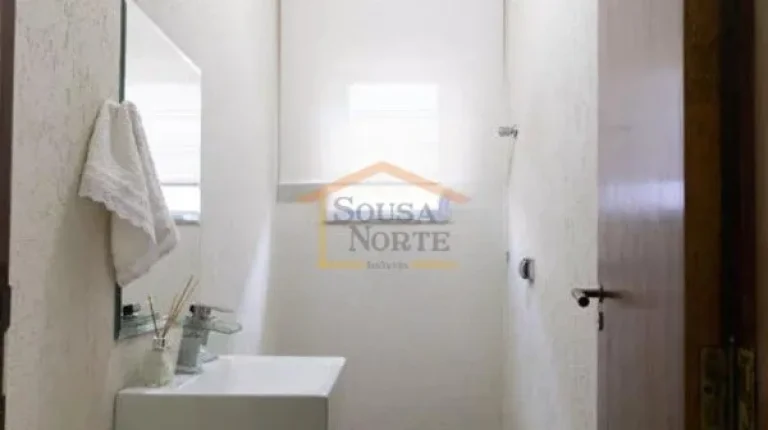 Imagem Sobrado com 250 m² de área construída, composta por 3 dormitórios, sendo 2 suítes, sala ampla, ...