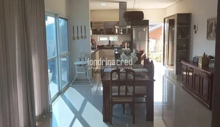 Imagem Casa no Condomínio Estancia Cabral casa com 4 dormitórios, 4 banheiros e 3 vagas de garagem e 350 metros de construção