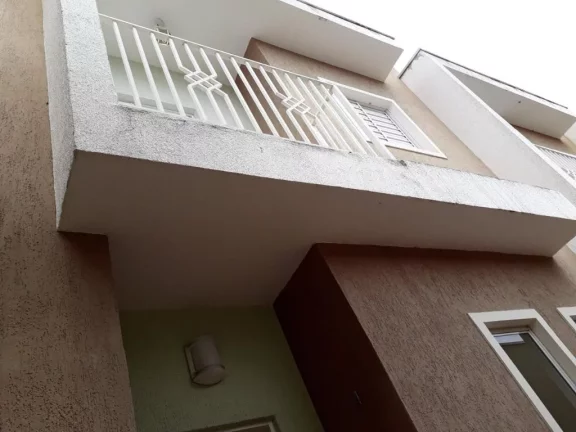Imagem Sobrado com 2 dormitórios à venda, 71 m² por R$ 246.000,00 - Vila Figueira - Suzano/SP