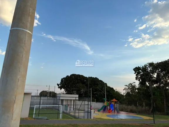 Imagem Terreno à venda no Condomínio Residencial Jardins, no bairro Recreio dos Bandeirantes em Uberaba