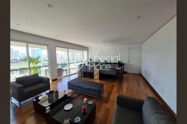 Apartamento muito bem localizado, próximo à Berrini. Condomínio com lazer completo. Hall privativ...