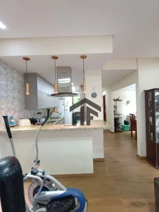 Imagem Casa de 133m² à venda, com 4 quartos (2 suítes), localizada em Candeias, Jaboatão dos Guararapes - Pernambuco.