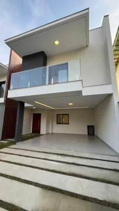 Imagem Casa Alto Padrão com 3 dormitórios sendo 1 suíte master e 2 vagas no América em Joinville/SC
