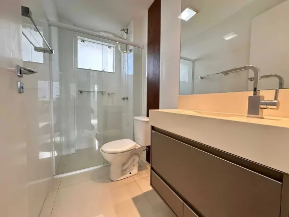 Imagem Apartamento com 3 dormitórios sendo 1 suíte e 1 vaga de garagem na Meia Praia, Itapema/SC