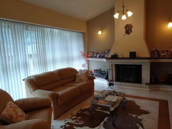 Imagem CASA ALTO PADRÃO, impecável, 4 dormitórios, um c/suite, área próximo ao centro e Shopping