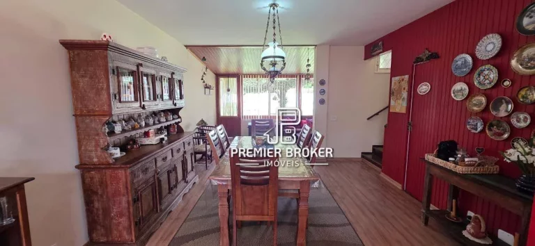 Imagem Casa com 3 dormitórios à venda, 120 m² por R$ 940.000,00 - Alto - Teresópolis/RJ