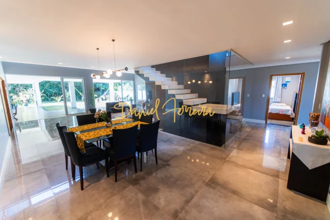 Imagem Casa Moderna com Vista para as Montanhas no Condomínio Santa Monica