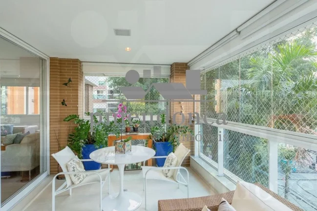 Imagem Apartamento com 257m² em Perdizes, 4 suI­tes e 5 vagas.
