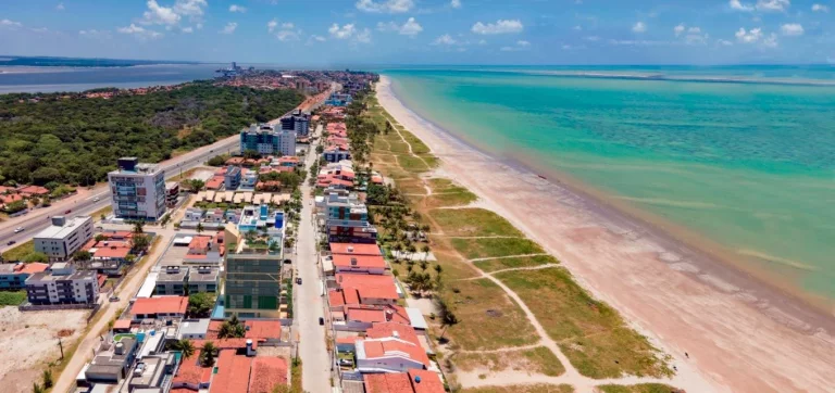 Imagem Apartamento térreo com área privativa em L a 120m da praia de Camboinha - AP1370