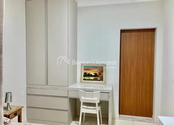 Imagem DescriÃ§Ã£o do ImÃ³vel:

Ãrea ConstruÃ­da: 190 mÂ²
Ãrea do Terreno: 250 mÂ²
3 quartos (sendo 1 suÃ...