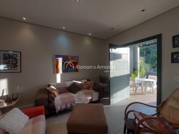 Imagem Encante-se com esta belíssima residência de 295,84m² de construção, projetada para oferecer con...