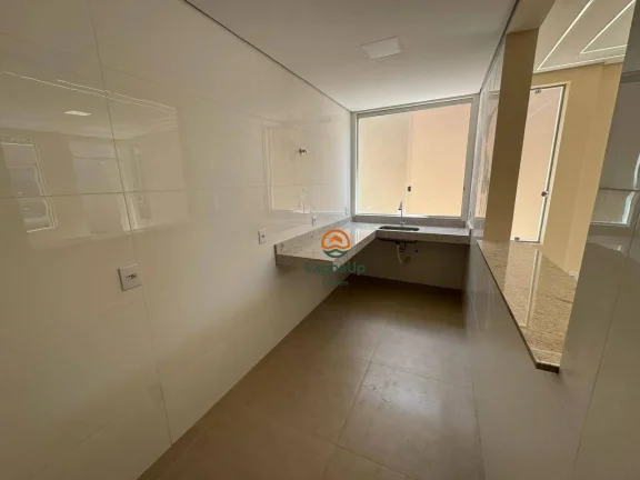Imagem Casa com 3 dormitórios à venda, 167 m² por R$ 1.050.000,00 - Lundceia - Lagoa Santa/MG