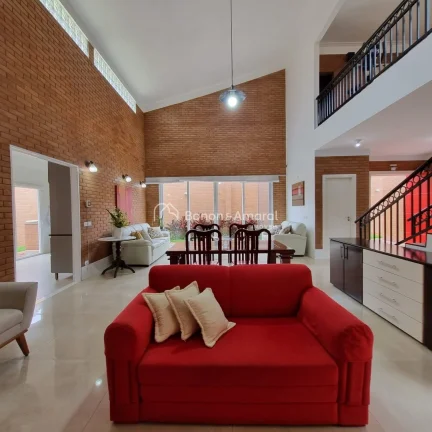 Imagem Encante-se com esta linda casa estilo sobrado, localizada no tranquilo e arborizado Bosque de Barão...