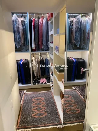 Imagem Lindo e espaçoso apartamento com 218m² de área. Recém reformado, possui 4 dormitórios, sendo 2 ...
