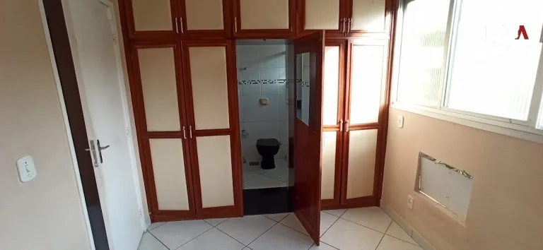 Imagem Se você não abre mão de espaço e quer a praticidade de morar a apenas 3 quadras do mar, este apa...