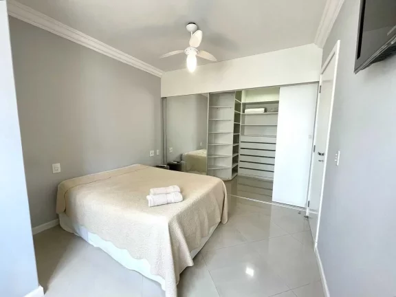 Imagem Apartamento com 3 dormitórios sendo 1 suíte e 2 vagas de garagem em Balneário Camboriú/SC