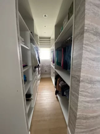 Imagem Casa com 5 suítes à venda no condomínio Caledônia