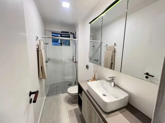 Imagem Apartamento decorado com 3 dormitórios sendo 1 suíte e 1 vaga em Balneário Camboriú