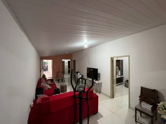 Imagem Casa em Rua Pública c/ Quintal Amplo | Confira Detalhes!