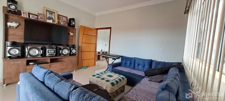 Imagem Casa Ampla com 2 Suítes + Edícula Completa | 390m² de Construção | Garagem p/ 10 Carros – Oportunidade!