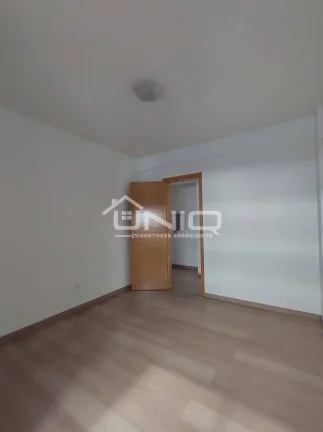 Imagem Apartamento Suíte + 02 - Quartos Ed Varaschin - Centro