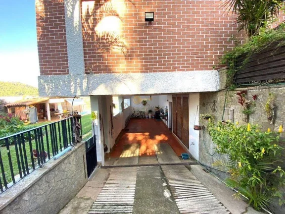 Imagem Casa para Venda em Teresópolis / RJ no bairro Golfe