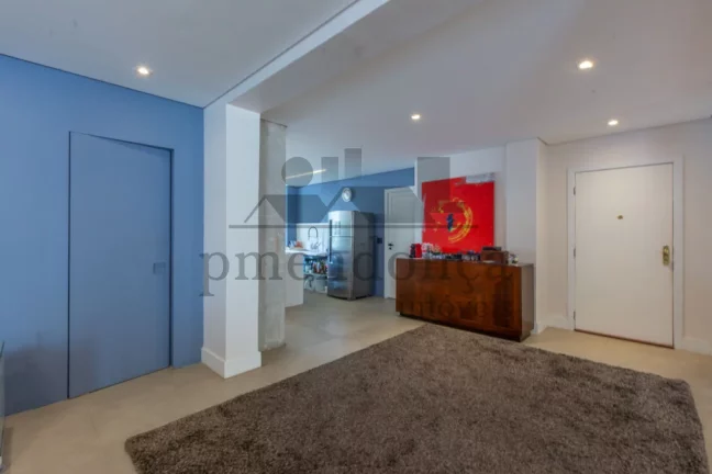 Imagem Apartamento reformado em edifício clássico da Av Angélica, ao lado da Praça Buenos Aires.