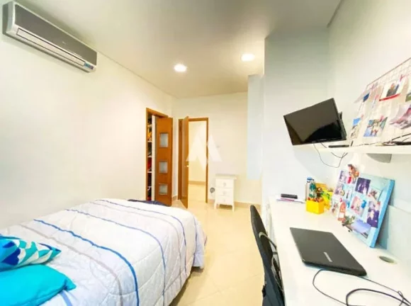 Imagem Casa com 3 quartos e 3 banheiros à Venda, 165 m² - Embaré/Santos