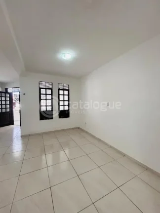 Imagem Excelente Casa em Lagoa Nova - Localização Estratégica e Amplo Espaço!