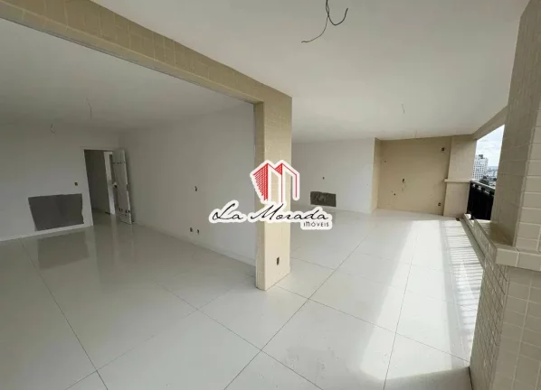 Imagem La Maison, Adrianópolis, 220m2, 4 suites, 4 vagas, VENDA!