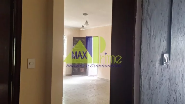 Imagem Aluguel de Casa Espaçosa na Vila Guilhermina, São Paulo-SP: 2 Quartos, 2 Salas, 1 Banheiro, 2 Vagas, 110m².
