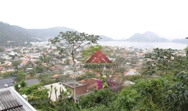 Imagem Casa Triplex, 4 qtos, 2 stes, 4 vagas