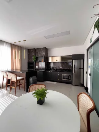 Imagem Apartamento mobiliado com 3 suítes e 2 vagas de garagem no bairro Perequê em Porto Belo