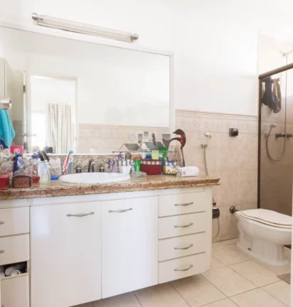 Imagem Apartamento amplo em uma das ruas mais cobiçadas de Pinheiros! Reformado, com 4 dormitórios sendo ...