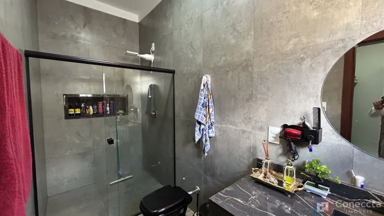 Imagem Casa Moderna à Venda no Residencial Barreiro, Patos de Minas - 3 Dormitórios, Piscina e Área Gourmet