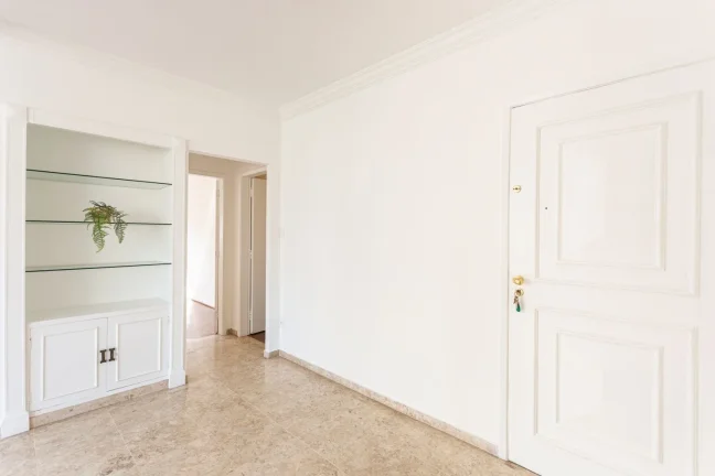 Imagem Apartamento 285M² Reformado, 4Q, 1 Suíte, Sala para 2 Ambientes, 2 Banheiros, 1 Vaga, Banheira, Piscina, Split.