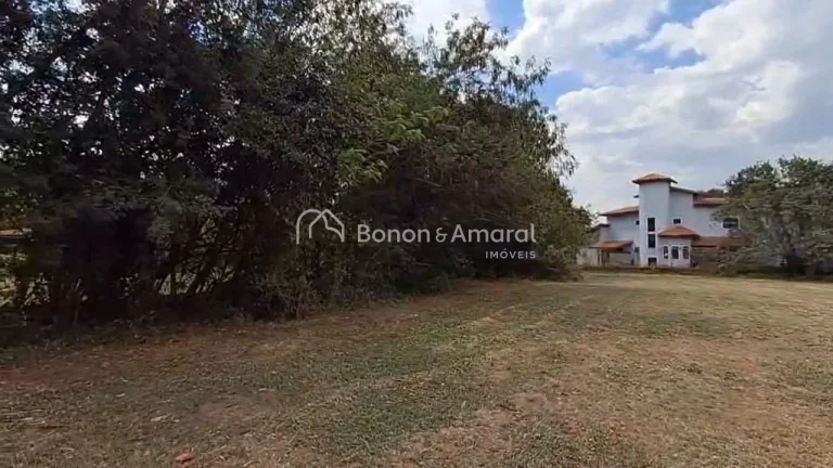 Imagem Terreno plano de 1.800m², já cercado.

A região também está em processo de melhorias, com obras...
