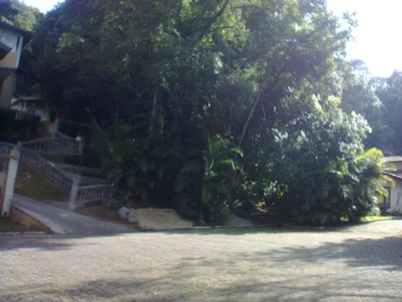Imagem Cond. Forest Hills - Lote em final de rua, aclive, com vegetação