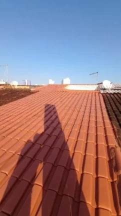 Imagem Casa à venda de 2 dormitórios no Maracanã em Praia Grande-SP, terreno de 4,20 X 20,22, sendo 2 dormitórios, sala, cozinha, banheiro, área de serviço, espaço gourmet com churrasqueira e 2 vagas de garagem. 300 metros da praia.