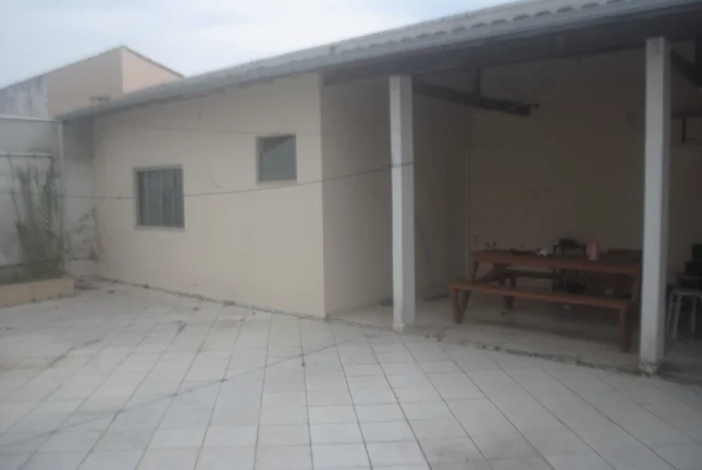 Imagem CASA À VENDA EM CONDOMÍNIO FECHADO