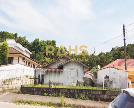 Imagem Extenso terreno localizado na Rua Cristóvão Colombo no bairro Floresta. Com ótima localização b...