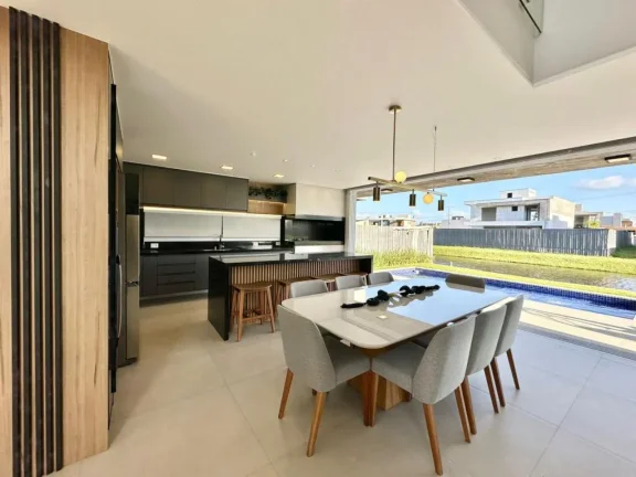 Imagem Casa em Condominio 4 Dormitórios - Bairro Centro