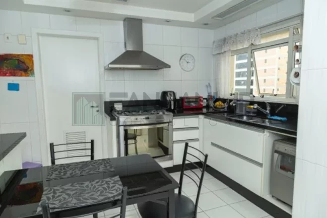 Imagem Imperdível apartamento de luxo em Moema, São Paulo-SP: 4 quartos, 2 suítes, 3 salas, 4 banheiros, 2 vagas de garagem, 174 m².