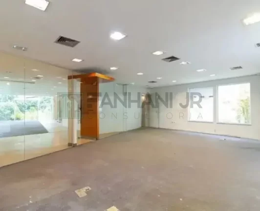 Imagem Casa Comercial para Locação no Jardim Europa, São Paulo-SP: 6 Salas, 4 Banheiros, 10 Vagas de Garagem, 1.003m² de Área.