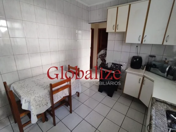 Imagem Casa com 3 dormitório aconchegante com garagem e quintal nas laterais e nos fundos bairro Radio Clube na ZN em Santos (SP) por R$.600.000,00 !